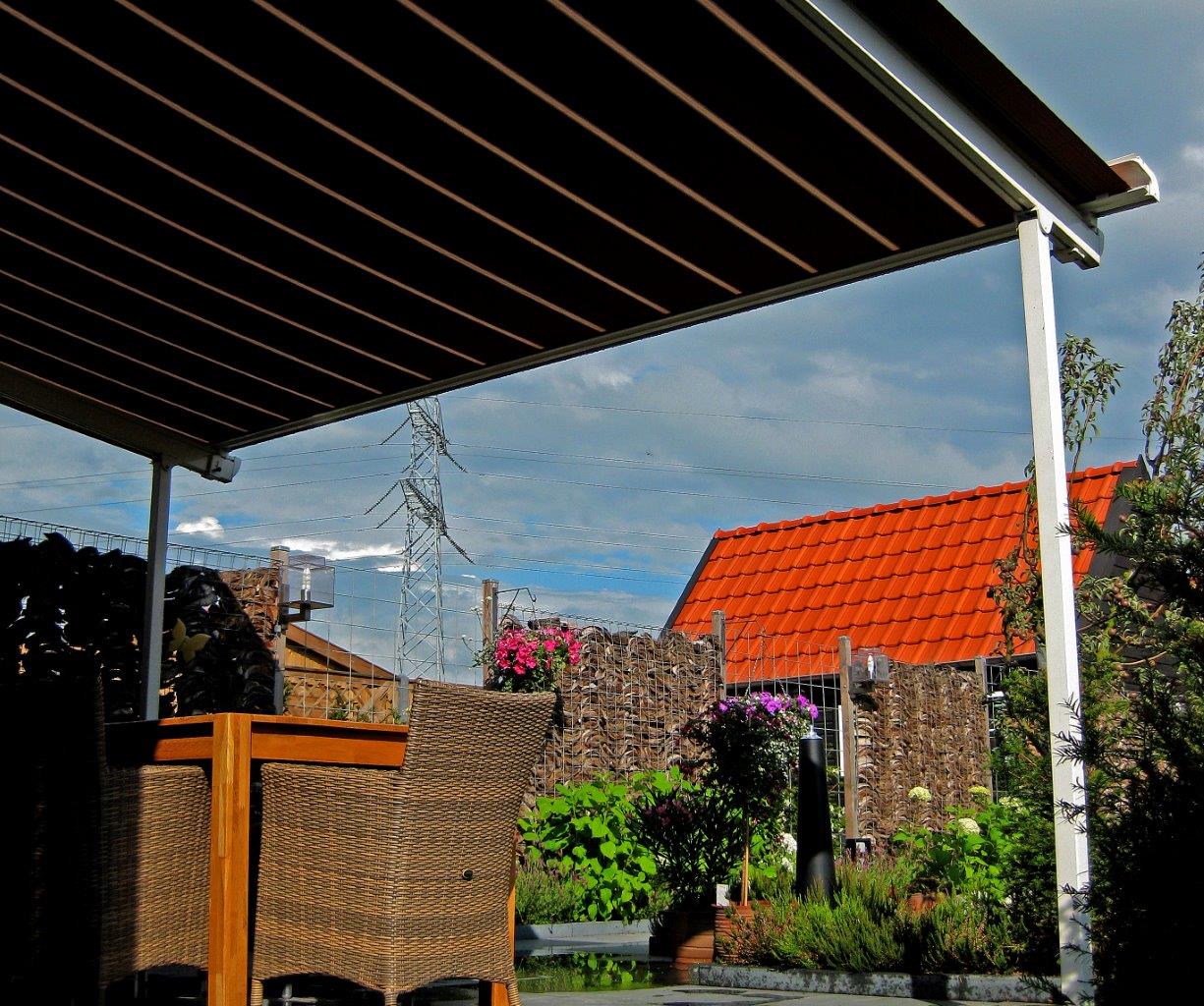 Zonwering voor terras - Zonwering Zeeland - Terras zonwering doek - Terras zonwering Zuid Holland - Zonwering voor terrassen - Terrasschermen Zeeland - Terrasschermen Zuid Holland - Zonwering voor terras buiten - Windvaste zonwering specialist Zeeland